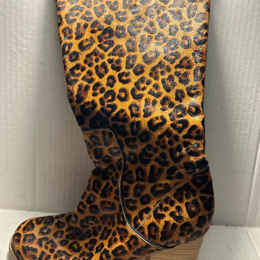 Woman’s Bill Blass size 10 leopard print leather zippered heeled boots - Picture 9 of 15